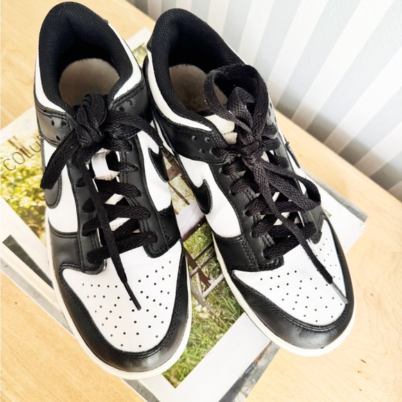 Black Nike panda dunks 6.5Y or 8.5W - Picture 2 of 6